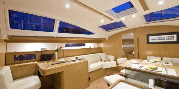 Summerwind-Boat-Interior (10)