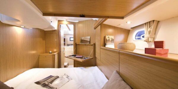 Summerwind-Boat-Interior (2)